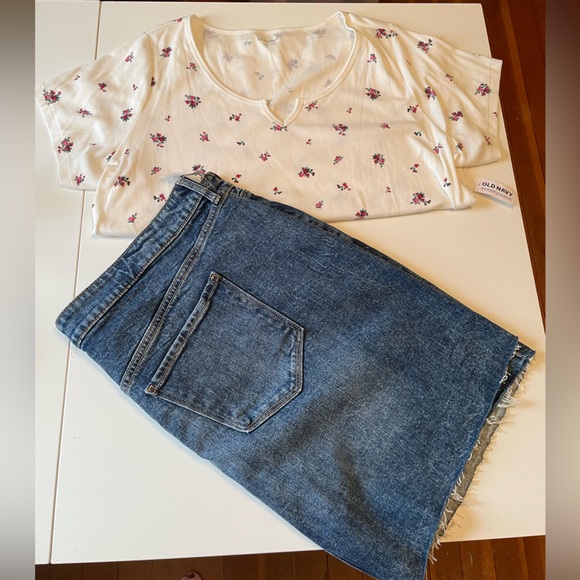 Floral Rib-Knit T-Shirt - Picture 7 of 7